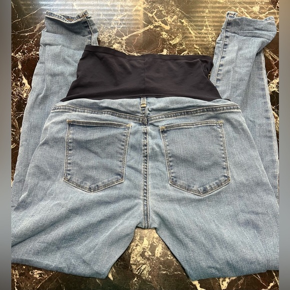 Full Panel Gap Maternity Jeans - Picture 2 of 5